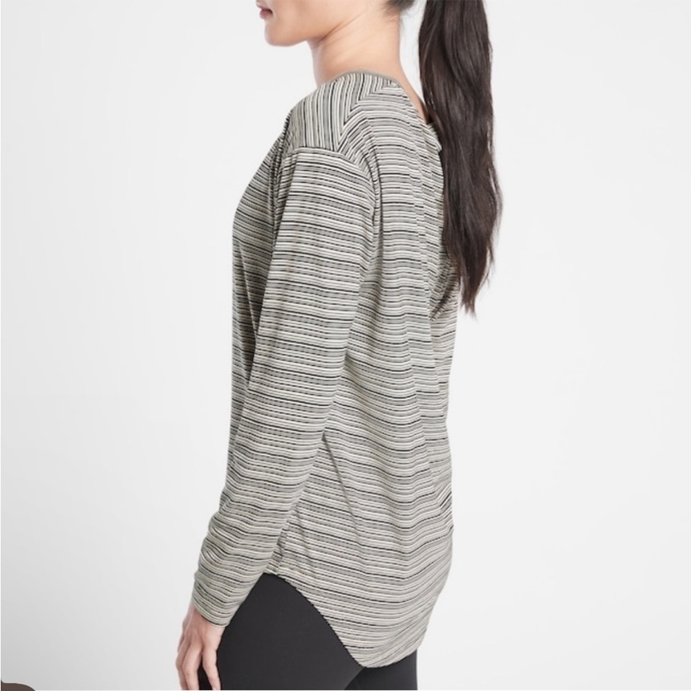 EUC Athleta Women’s Cloudlight Stratus Top - Picture 2 of 6